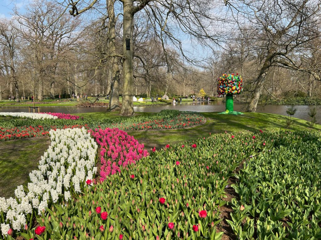 Statues in Keukenhof Gardens