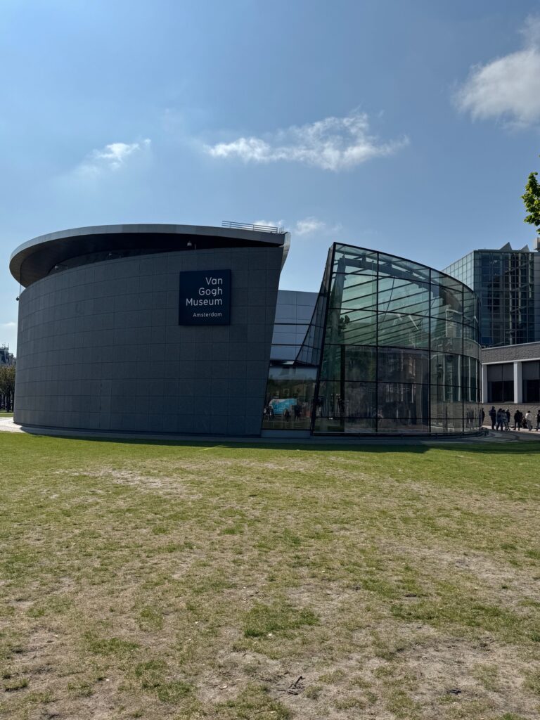 Van Gogh Museum in Museumplein