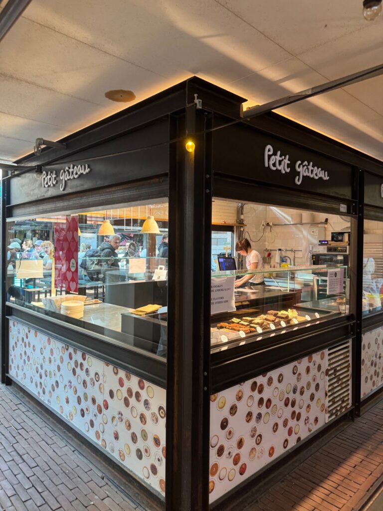 Petit Gâteau bakery in the Foodhallen