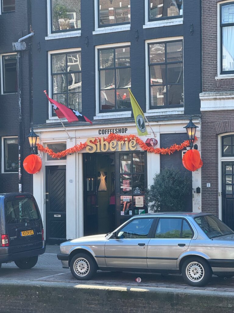 Siberie Coffeeshop dressed up for King's Day